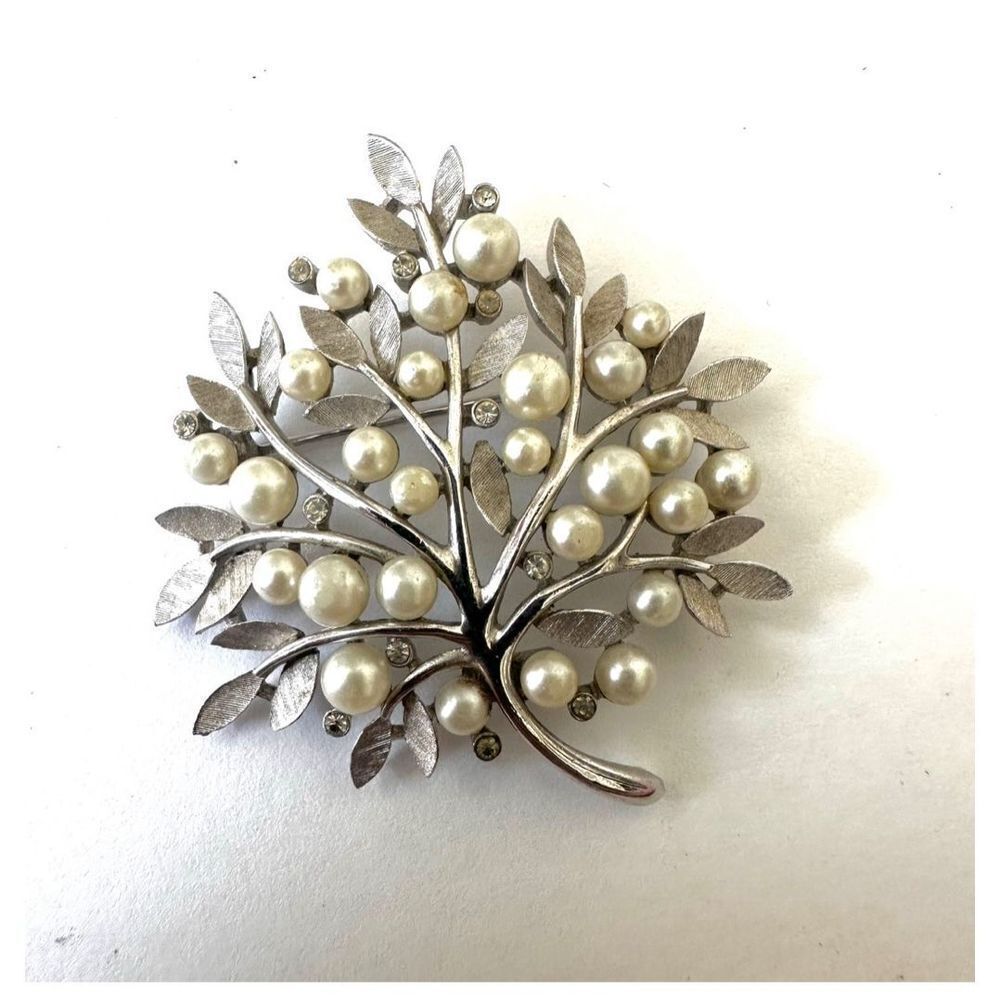 vintage crown trifari silver tone tree with faux pearls